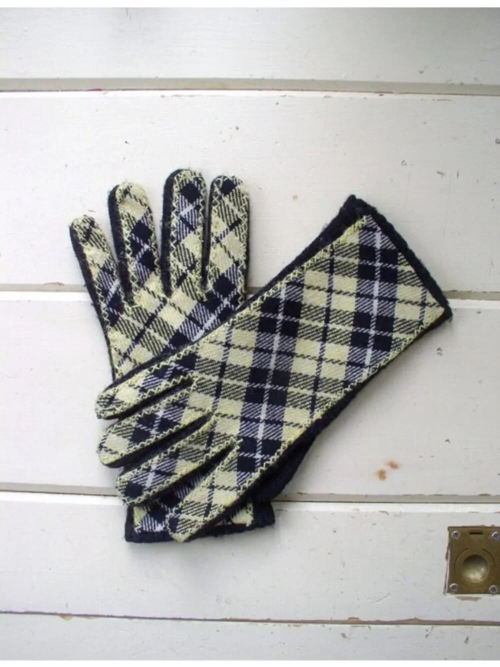Vintage 1950's Wool Gloves / 50's Pale Yellow & Black Preppy Plaid Knit Winter G